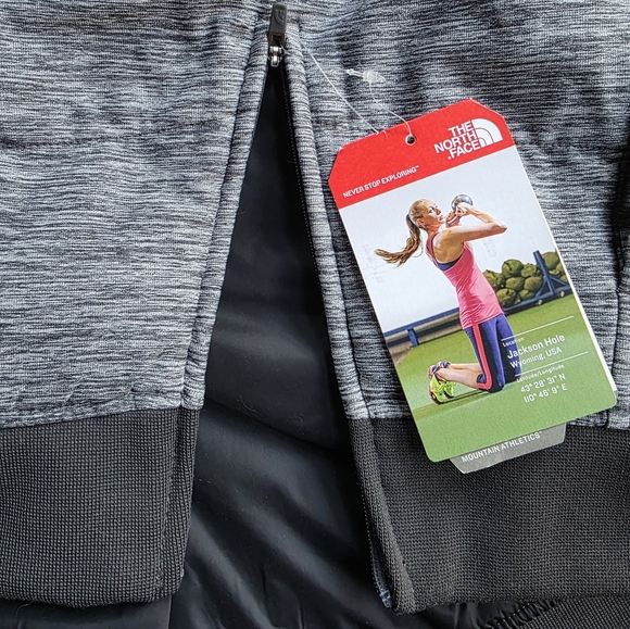 NWT- The North Face Pseudio Performance Training Pullover - Picture 13 of 14